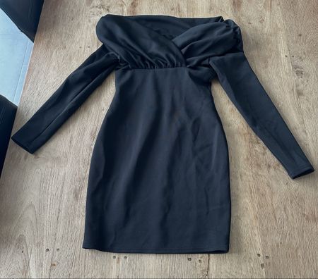 Schwarzes Asos Off-Shoulder Kleid, Gr. 34