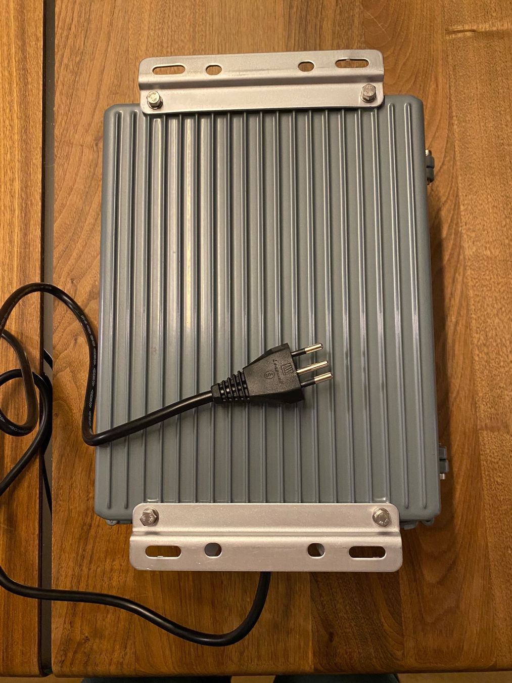 Sonstige Dekorationen & Accessoires: Wetterfeste Stromkastenbox mit integrierter Steckdose – Gebraucht aus Bern von mod18 2