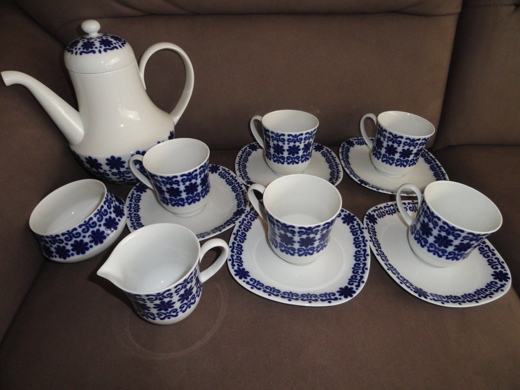 Set di piatti: 14 - TEILIGES LANGENTHAL TEE/KAFFEE SERVICE *** – Usato da Uetendorf venduto da bibibop