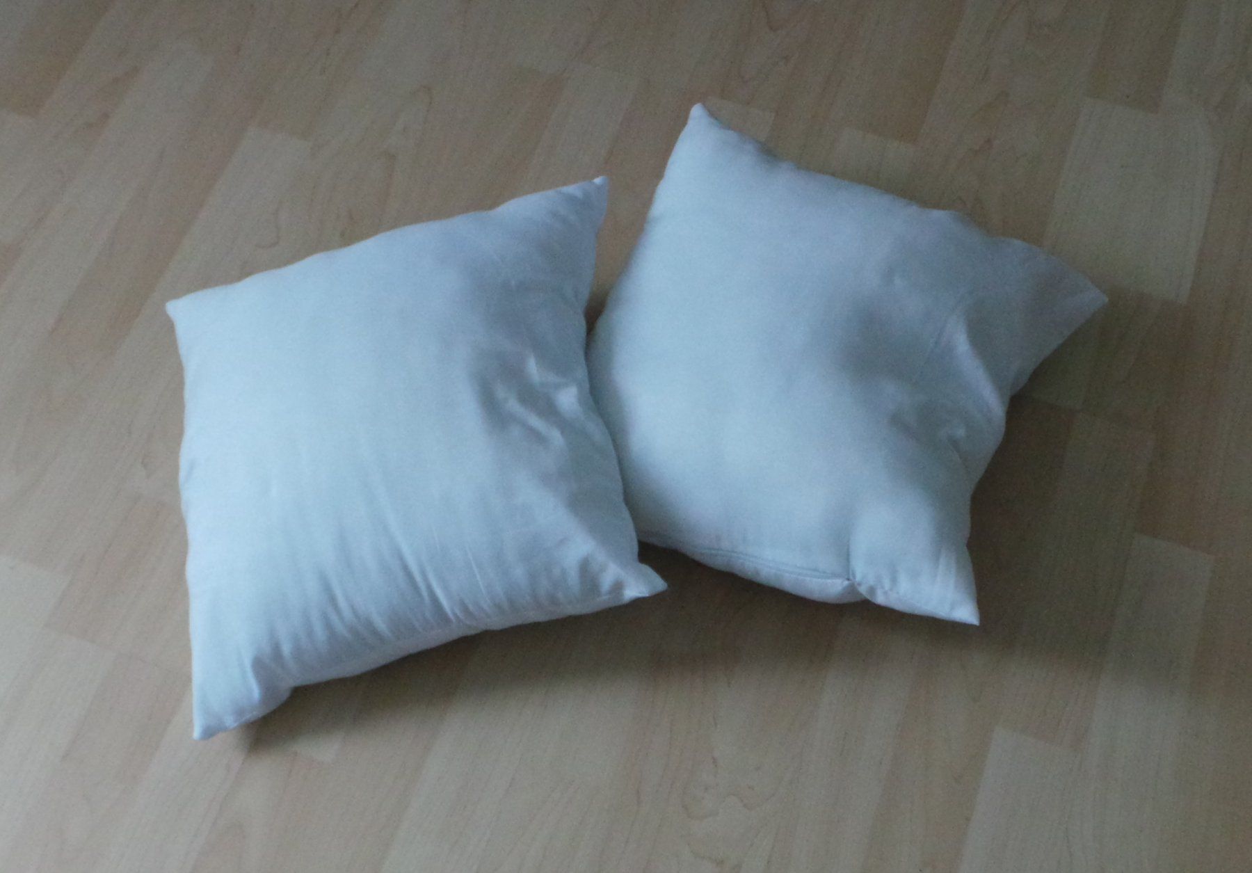 Cuscini: 2 Kissen weiss 40x40 cm – Nuovo (secondo la descrizione) da Flamatt venduto da Tattoo18