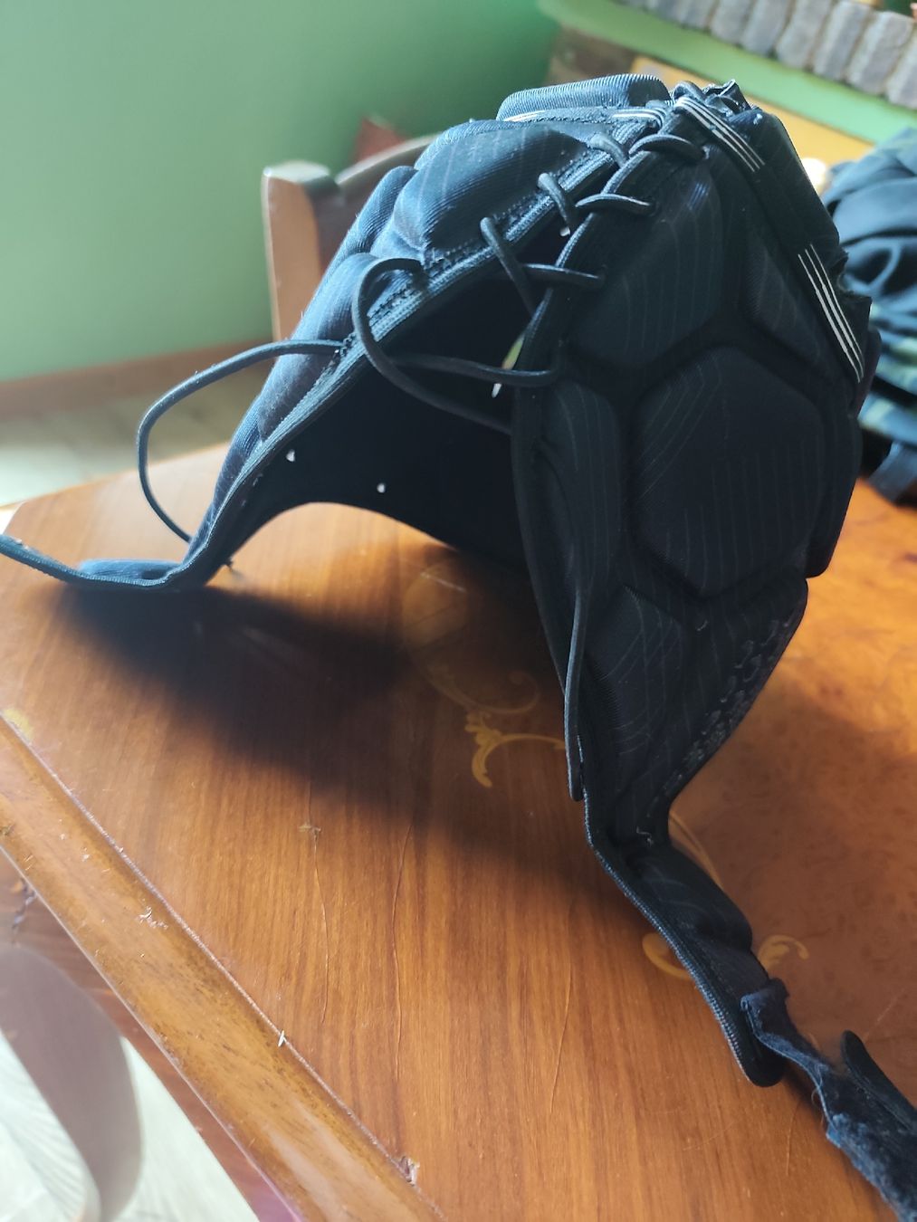 Scarpe da uomo: Due paia di scarpe uomo calcetto e/o rugby con caschetto – Usato da Grono venduto da sab_f6hs 9