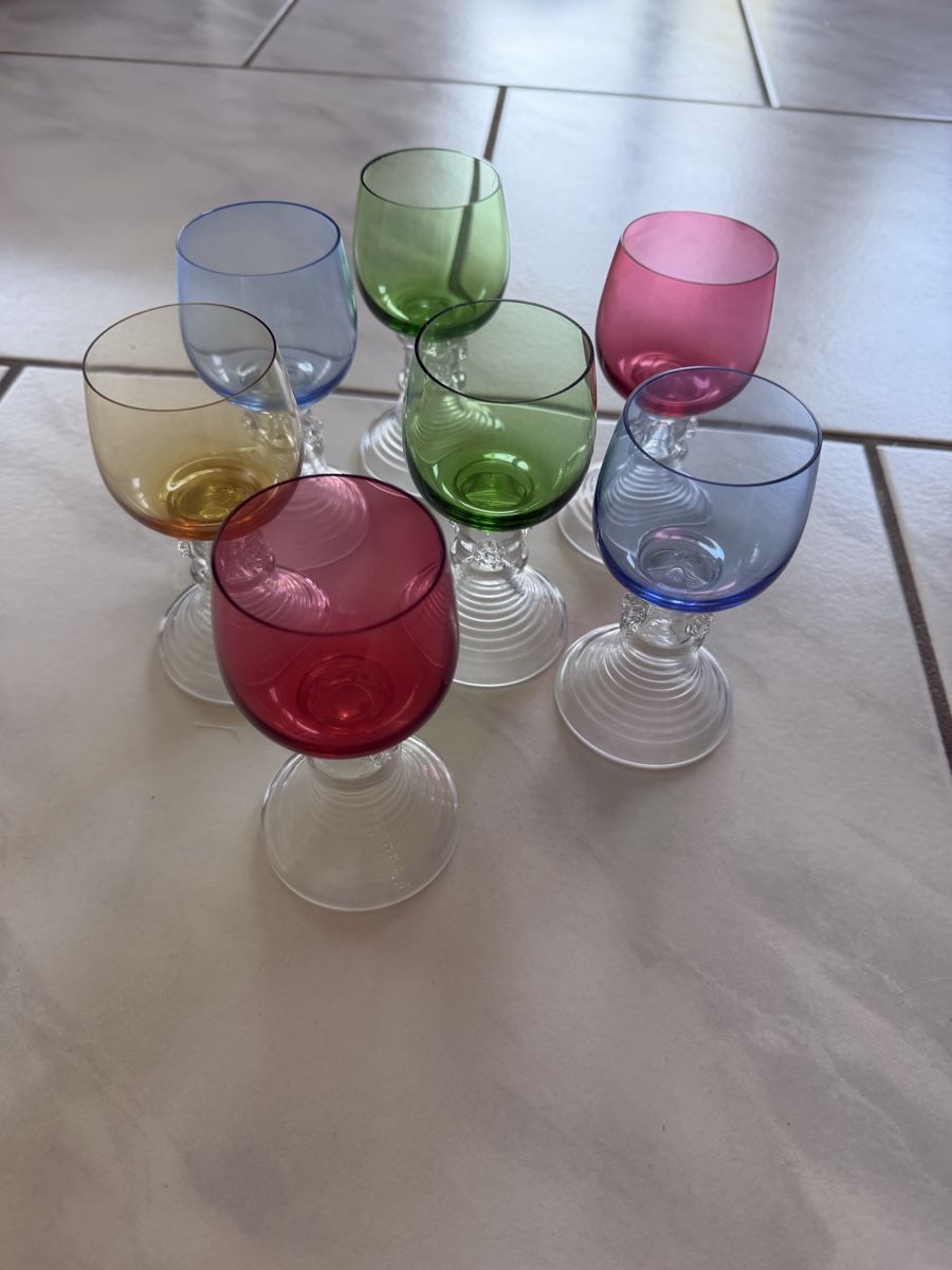 Bicchieri: 7 farbige Weingläser Vintage-Set – Usato da Adliswil venduto da rachrida 1