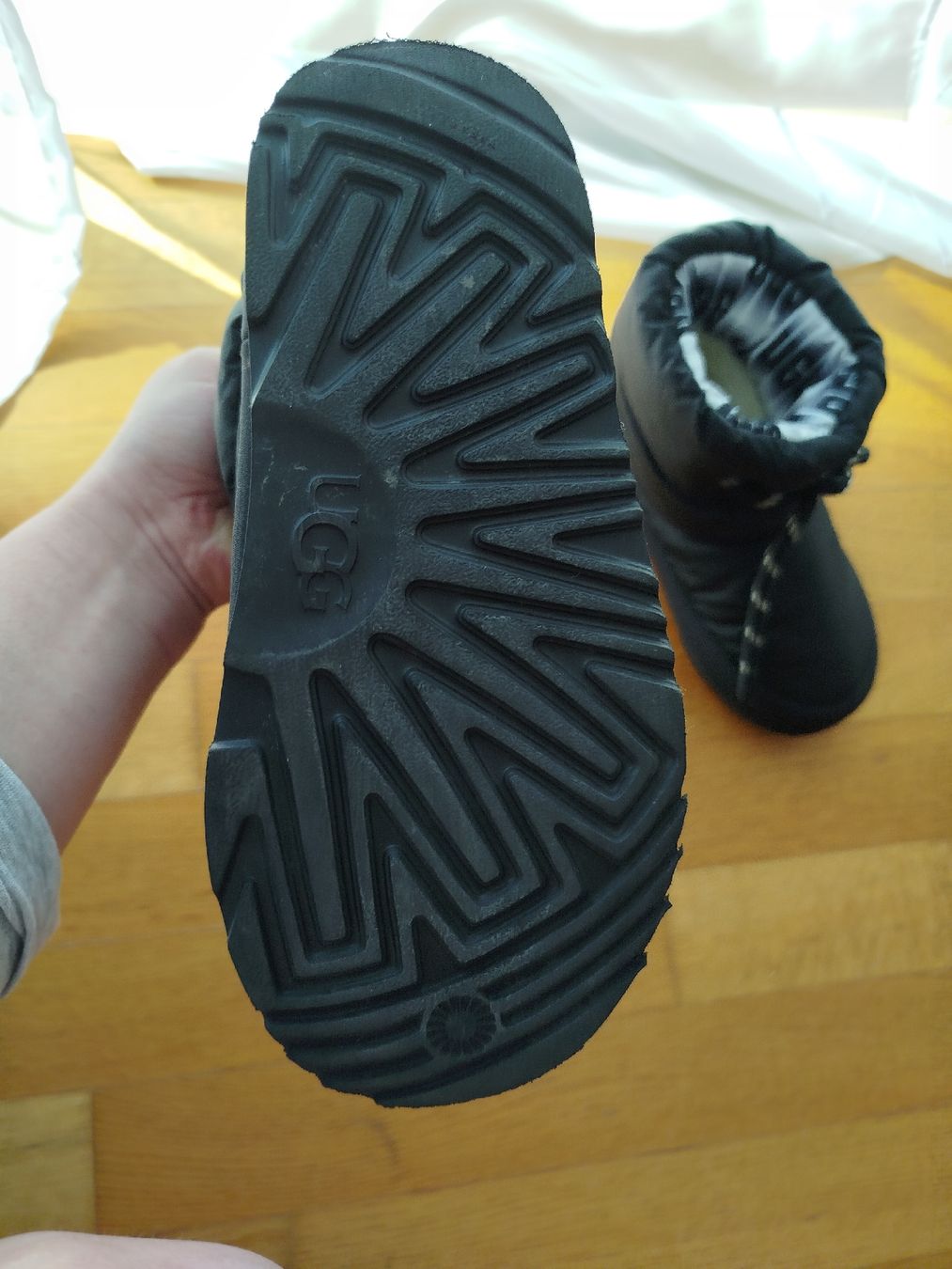 Ugg Chaussures filles: Kinder UGG gr.33.5 – Neuf (Voir description) à Hunzenschwil par Mascha17 1