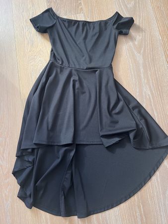 Jolie robe asymétrique avec col en bateau T 12 en bonne état