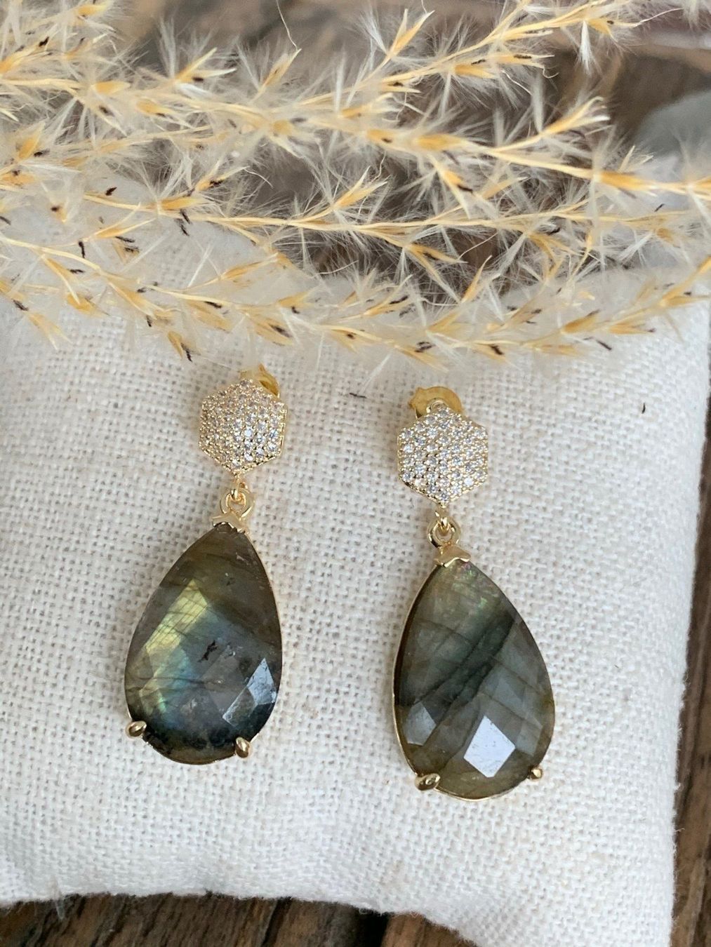 Ohrringe & -stecker: Wow karat vergoldete LABRADORIT Ohrringe – Neu und originalverpackt aus Rombach von Ivreajewels