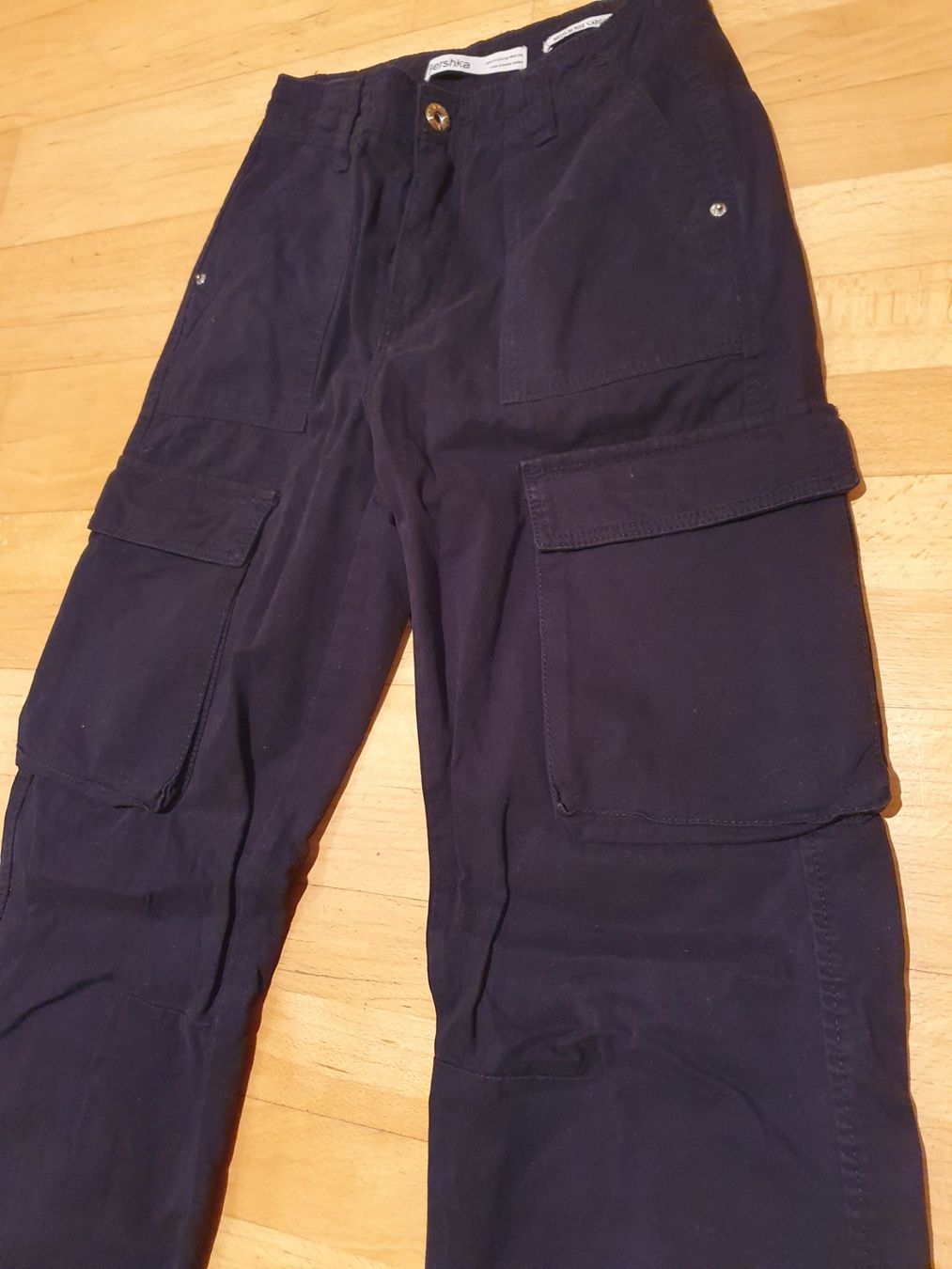 Bershka Pantaloni: Coole Cargo Hose von Bershka – Usato da Kloten venduto da Hektor44 1