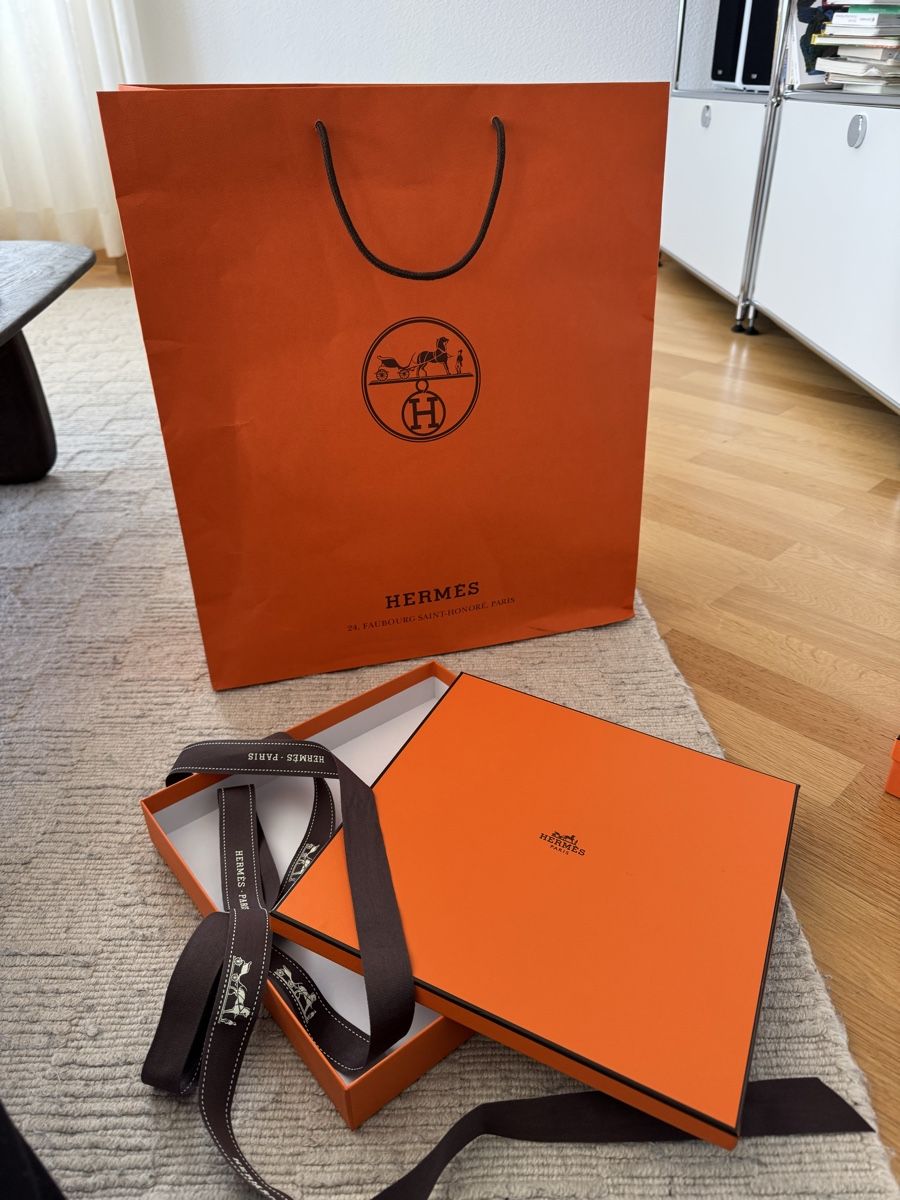 Altro in Decorazioni & Accessori: Hermes Box mit Tasche und Schleife – Nuovo (secondo la descrizione) da Hergiswil NW venduto da DSU07