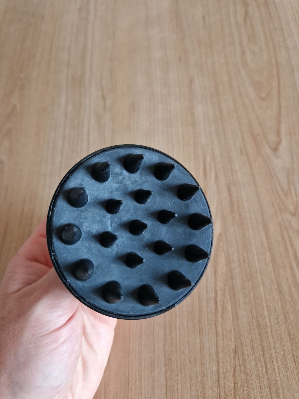 Produits de soins capillaires: Kopfhautmassagegerät Schwarz  – D'occasion à Luthern par Ricolinchen 2