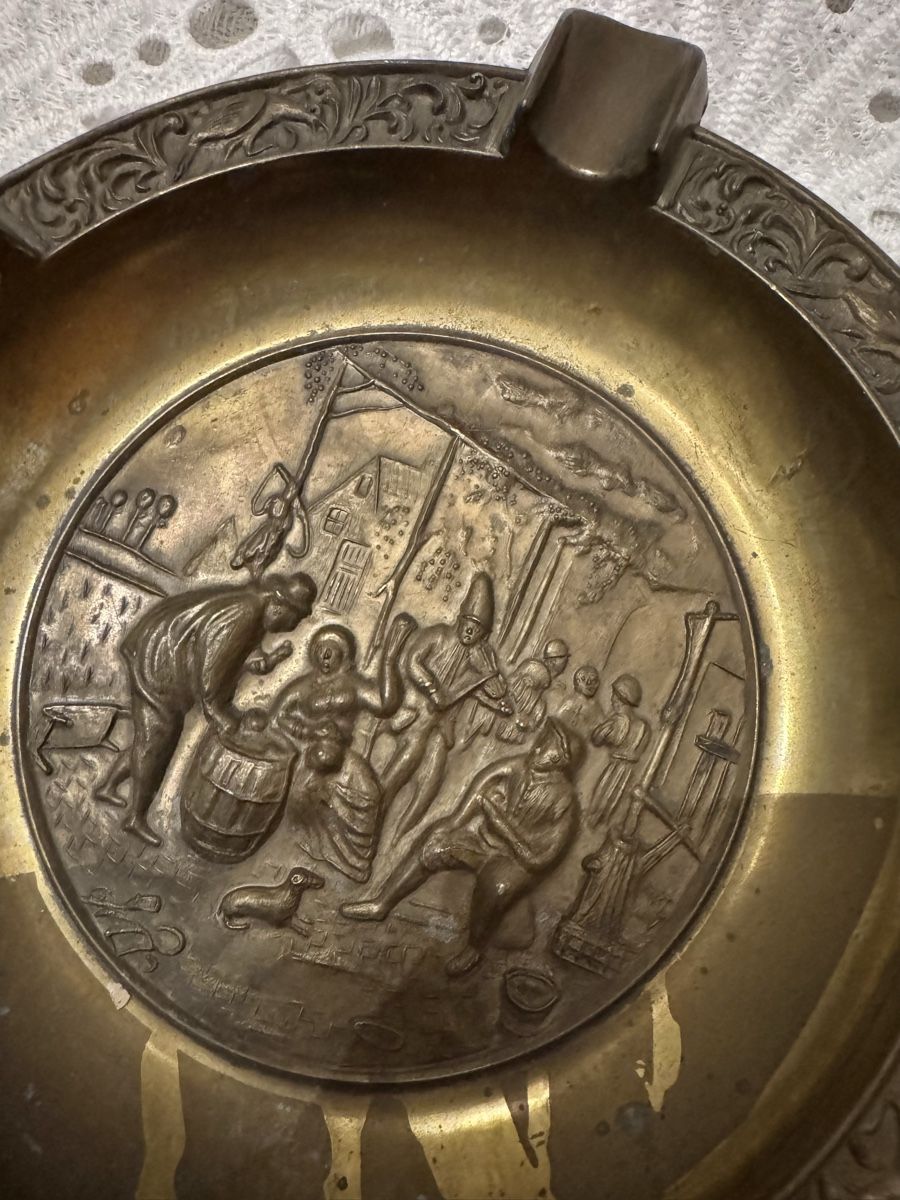 Portacenere: Alter Aschenbecher mit Relief Vintage 20cm Dm – Usato da Frenkendorf venduto da Only1 3