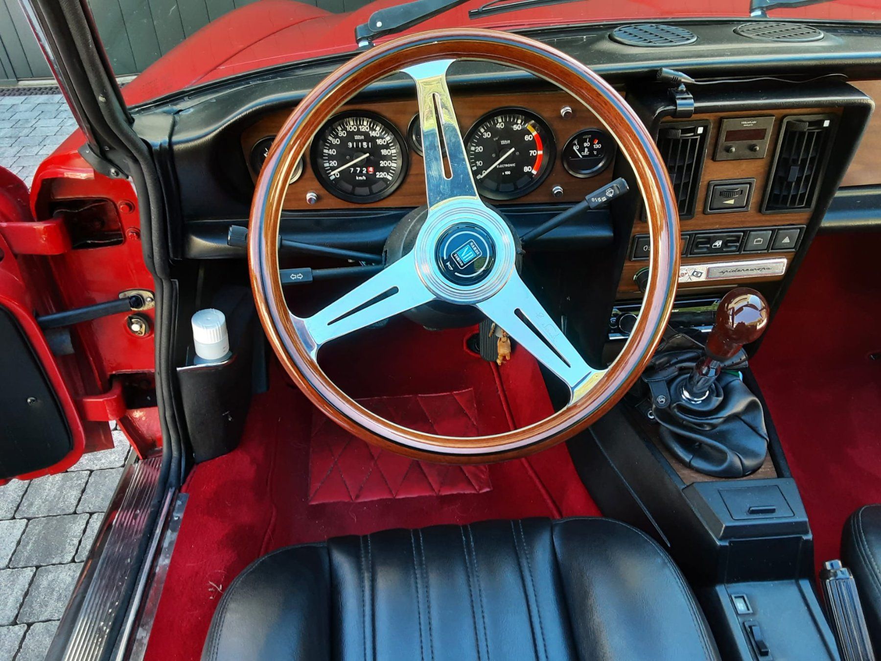 Fiat Automobili: Fiat 124 Spider rossa . Auto d'epoca – Usato da Melide venduto da Mariofan 4