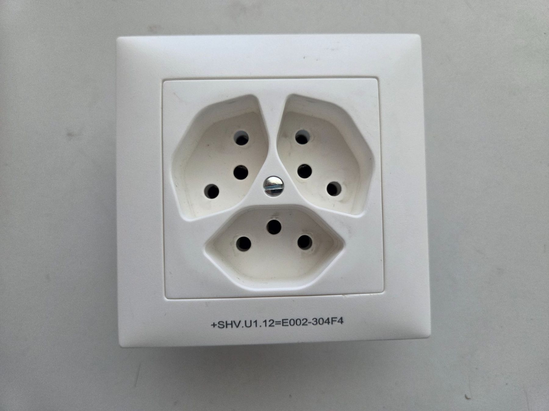 ABB Fiches d'alim.: ABB Steckdose 3xT13 UP – D'occasion à Zürich par eymen20