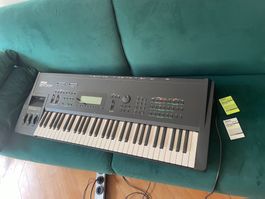 Yamaha SY77 Synthesizer mit 2x Cards