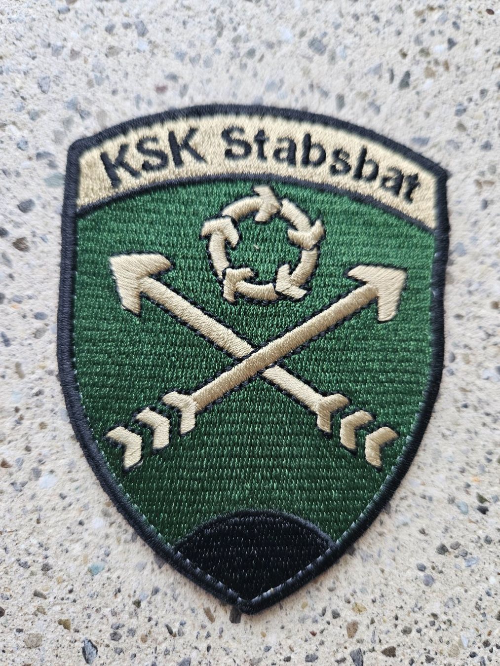 Schweizer Armee Plaketten & Abzeichen: *** Badge KSK Stabsbat schwarz mit klett *** – Neu und originalverpackt aus Riedholz von fr_sIruP