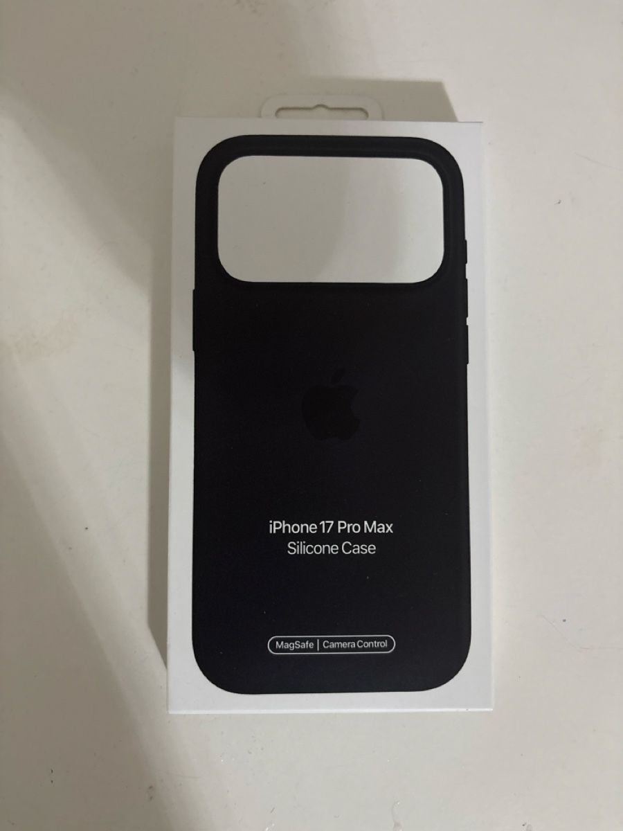 Cover & Protezioni schermo: Apple iPhone 17 Pro Max Silikon Case Schwarz! – Nuovo (secondo la descrizione) da mellingen venduto da Jana2Fashion