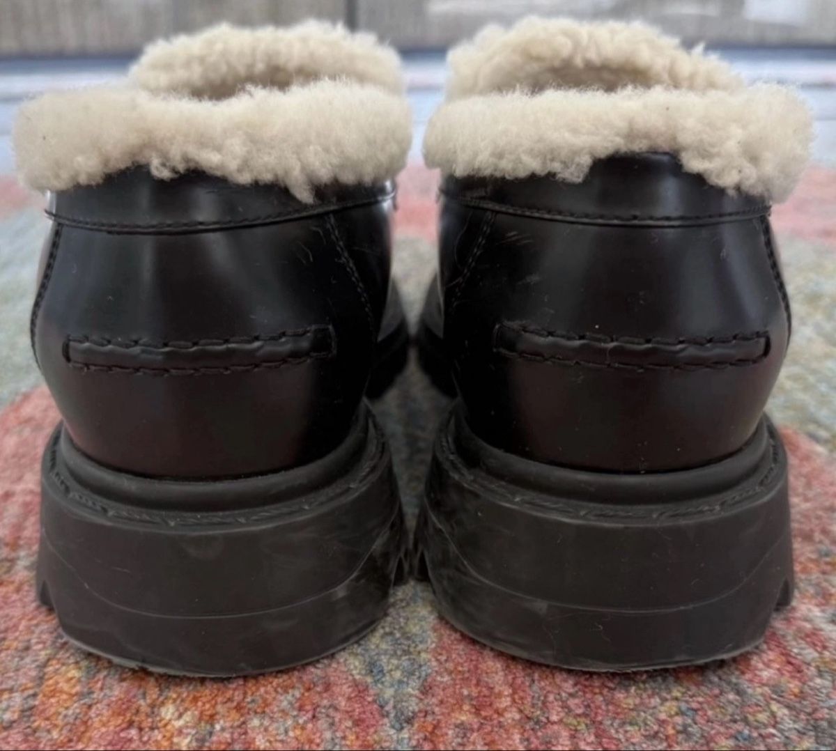Dior Chaussures femmes: Dior code loafers with fur inside  – D'occasion à Lausanne par Loyal_8 5