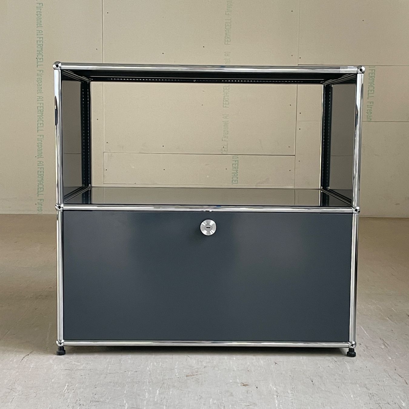 USM Credenze: USM Haller Stereo / Fernseher Möbel - Anthrazit – Usato da Bern venduto da Modern-Era 5