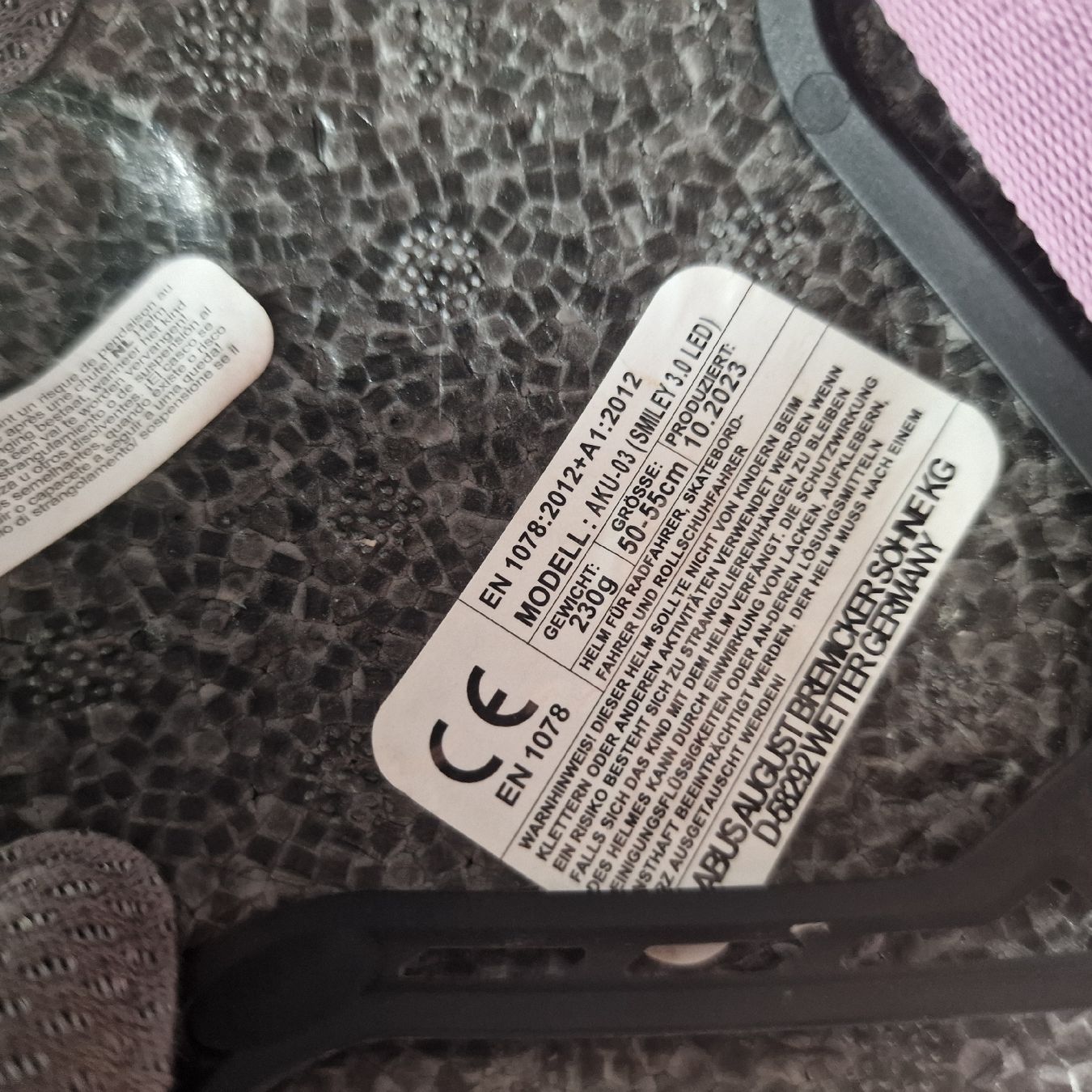 Abus Helme: Abus Smiley helmet 50-55 cm Rainbow – Gebraucht aus Muri AG von yzh_v2k9 2