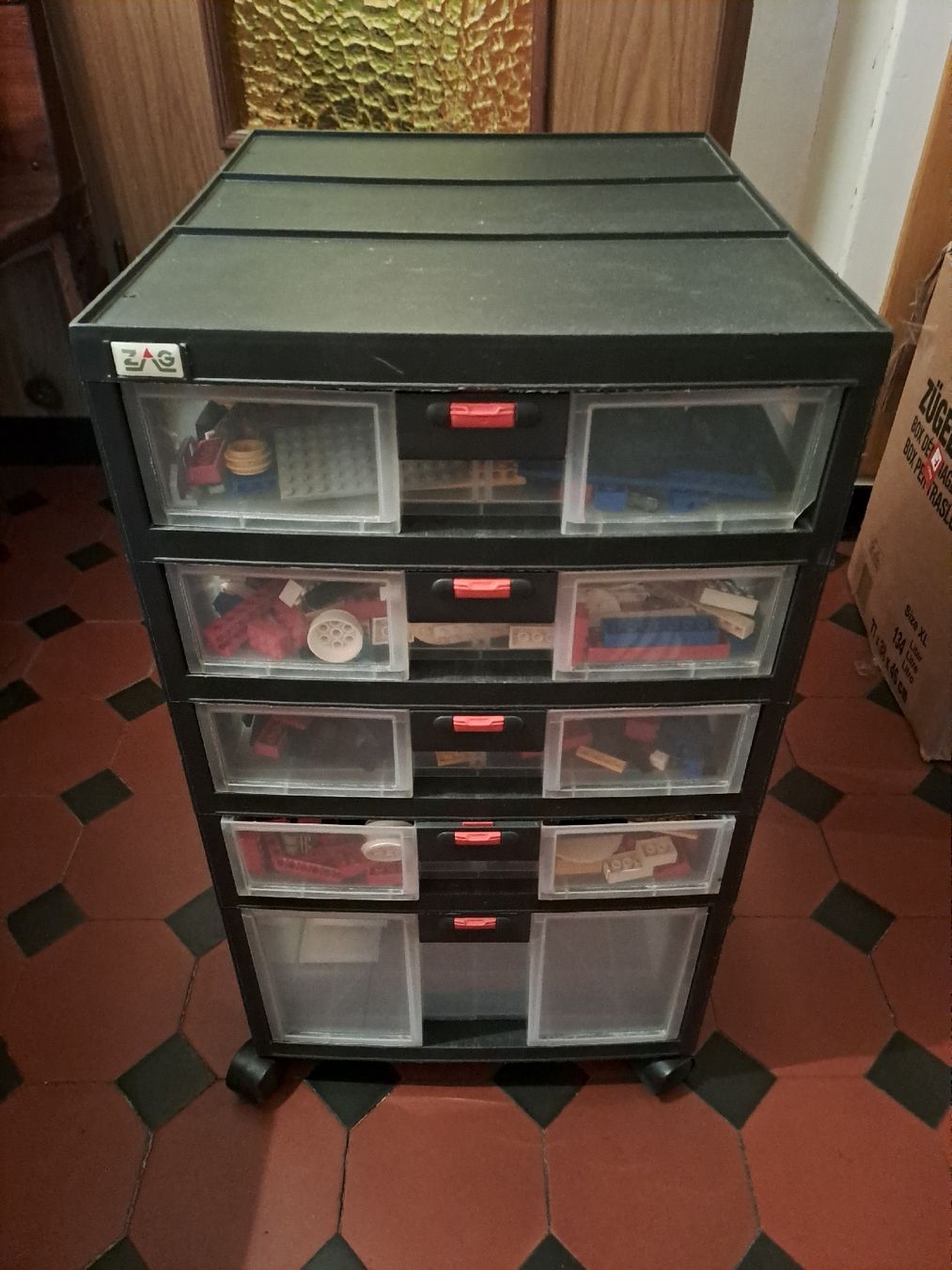 Lego Spielzeuge: Schubladenstock mit Legos – Gebraucht aus Kestenholz von Knox1973