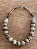 Collier ethnique vintage avec perles en os, bois et métal