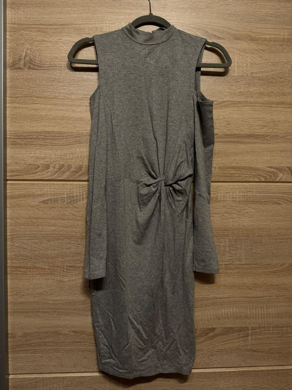Robes: Robe grise chic – Neuf (Voir description) à Montreux par Iza_81199