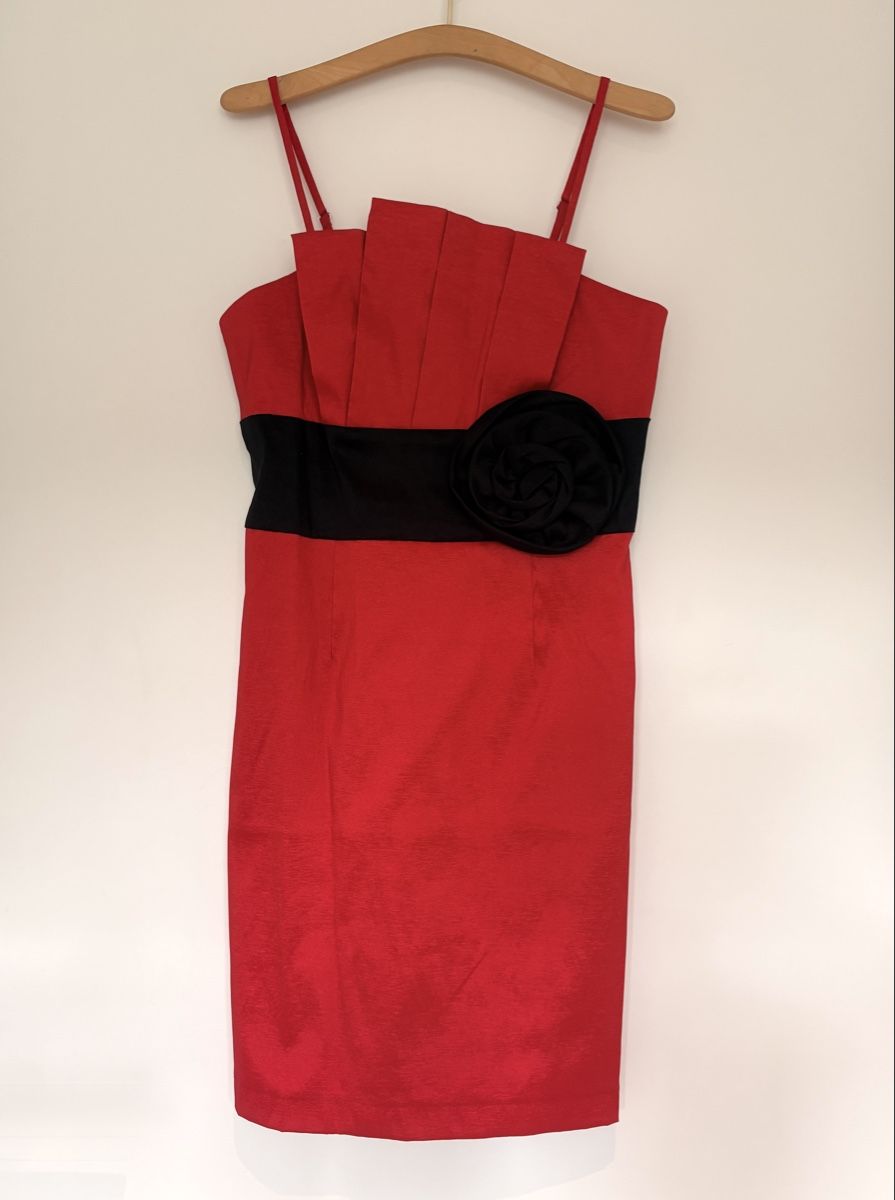 Vestiti: Rot/Schwarzes Cocktailkleid – Nuovo (secondo la descrizione) da Spreitenbach venduto da dyyyl