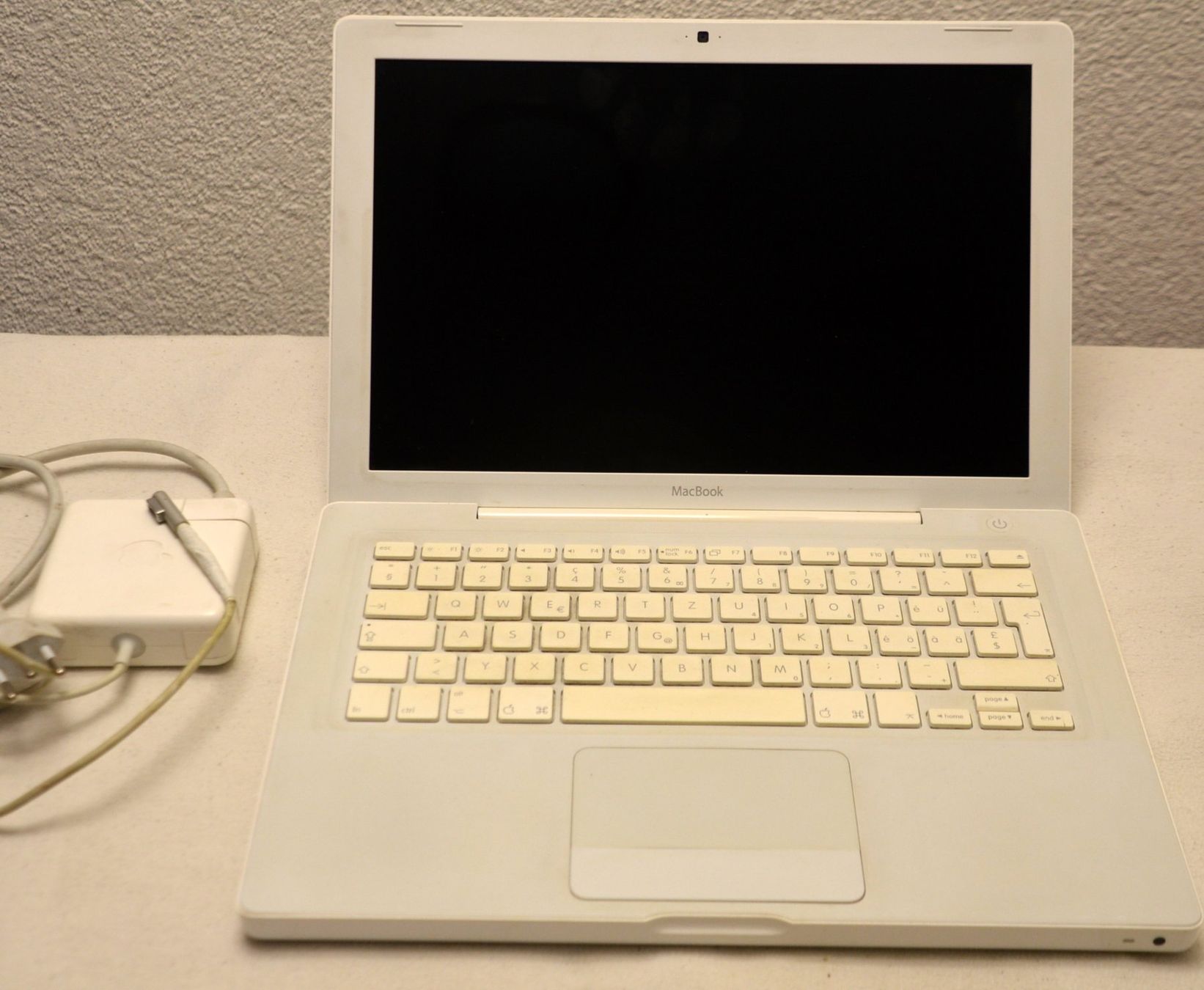 Apple Notebook: Apple MacBook A1181 – Usato da Collonges venduto da arashee 3
