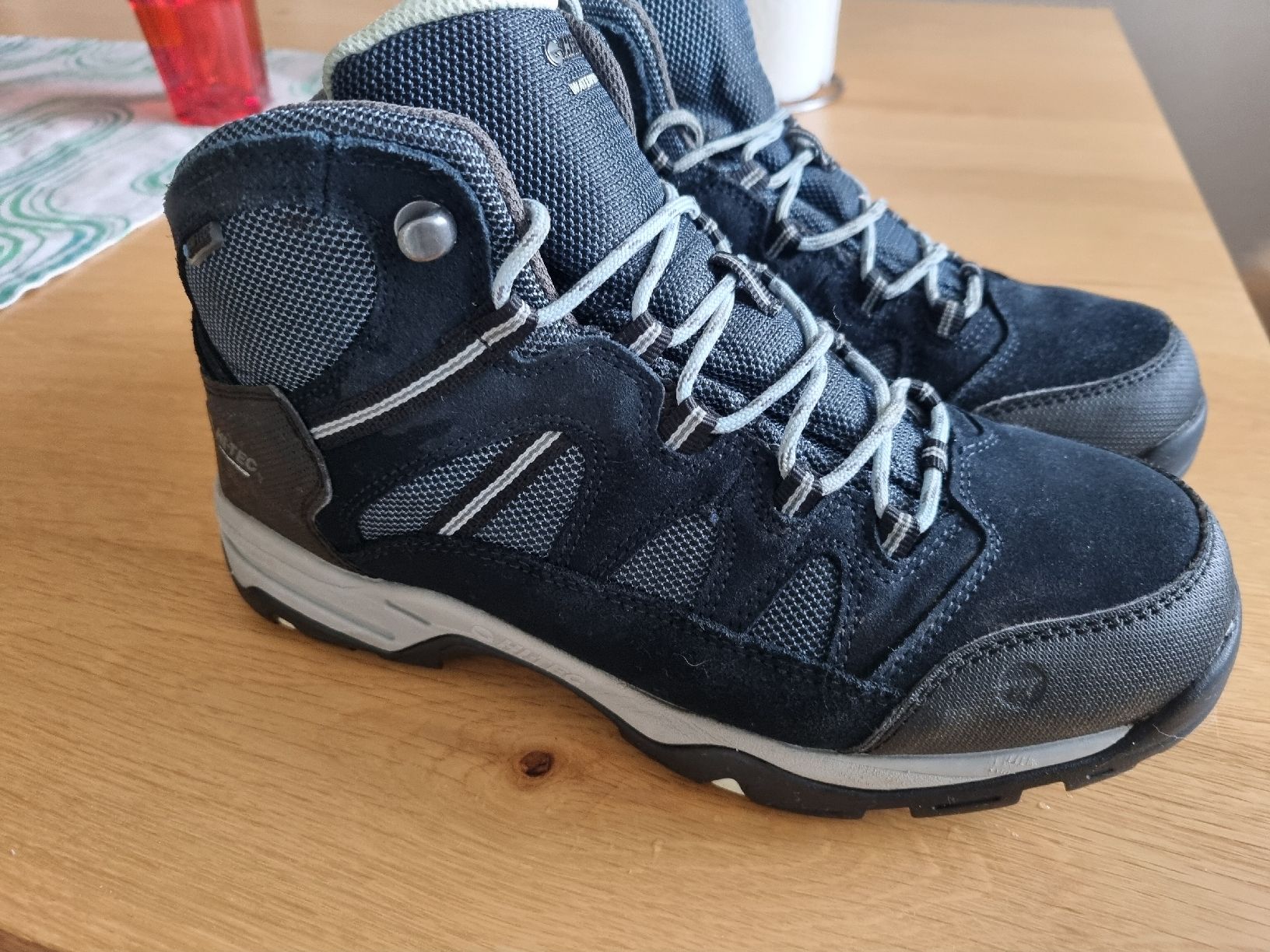 Scarpe da uomo: Wasserdichte Trekkingschuhe  Gr. 41 – Usato da Thun venduto da Vesna27