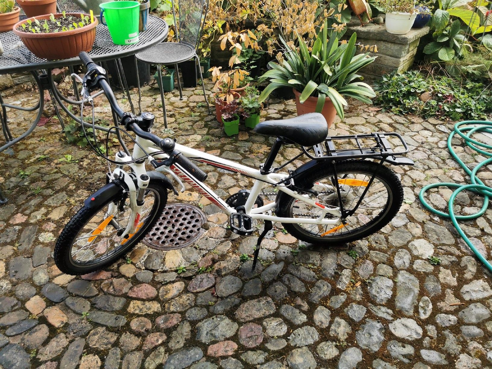 Velos: Kinderfahrrad Specialized 20 Zoll weiss  – Gebraucht aus Freienstein von Fraxinus 1