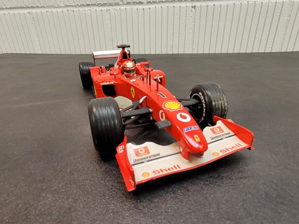 Hot Wheels 1:18 Ferrari F2002 - Michael Schumacher Champion Du Monde 2002