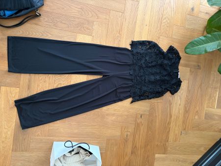 Jumpsuit schwarz Grösse M Spitze gebraucht