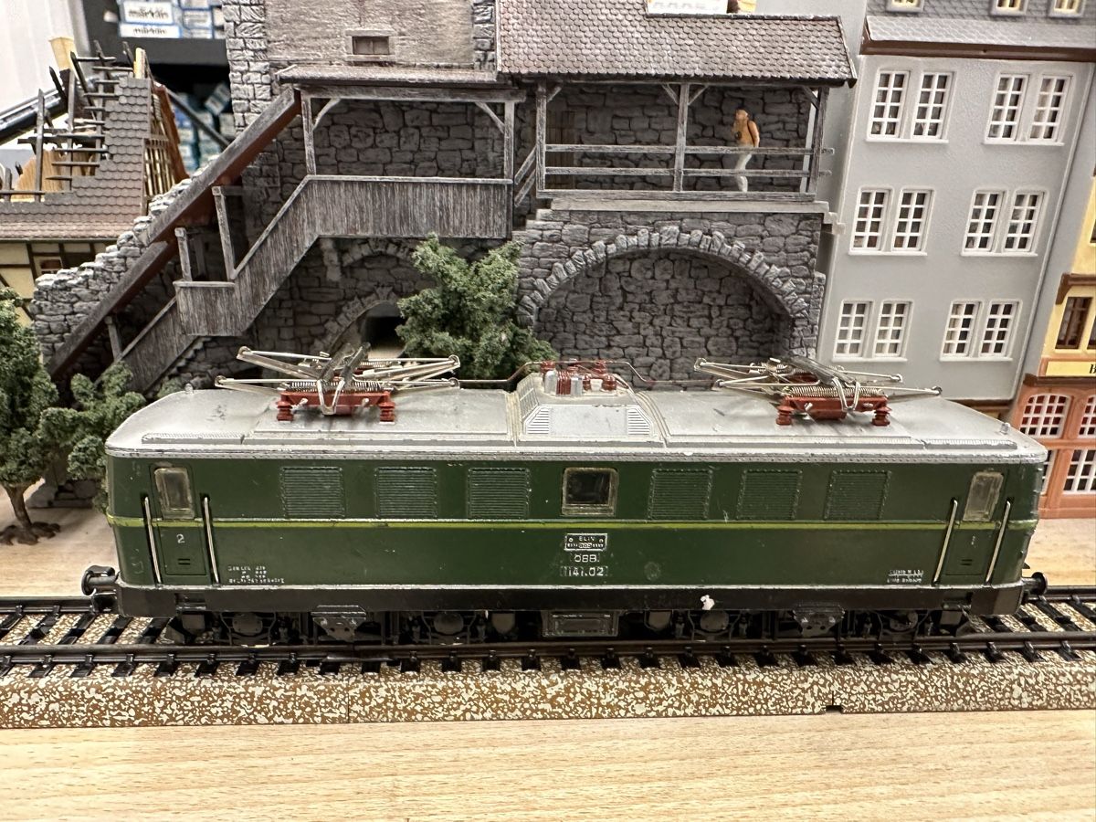 Märklin Modellini di ferrovie: Märklin 3036 ÖBB BR 1141 – Usato da Lupsingen venduto da New-Haven 1