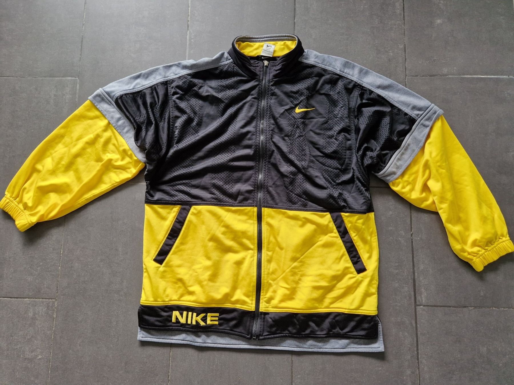 Nike Jacken: Vintage Nike Sportjacke – Gebraucht aus Rebstein von Ajs_Toy_Palast_1