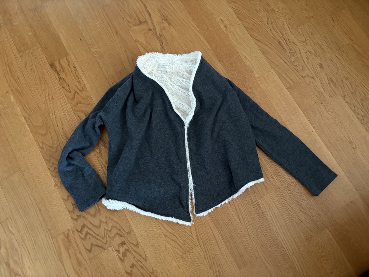 Vestes & Manteaux: Jäckchen mit Teddyfutter, Gr. 134 / 140 – D'occasion à Beromünster par msklef
