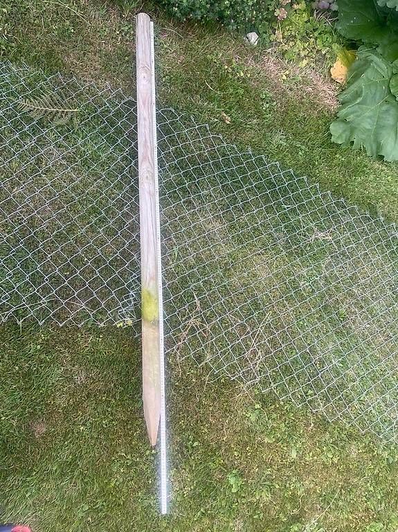 Zäune: 10 m Maschendrahtzaun mit 4 Pfählen – Gebraucht aus Heiden von BidBaron 1