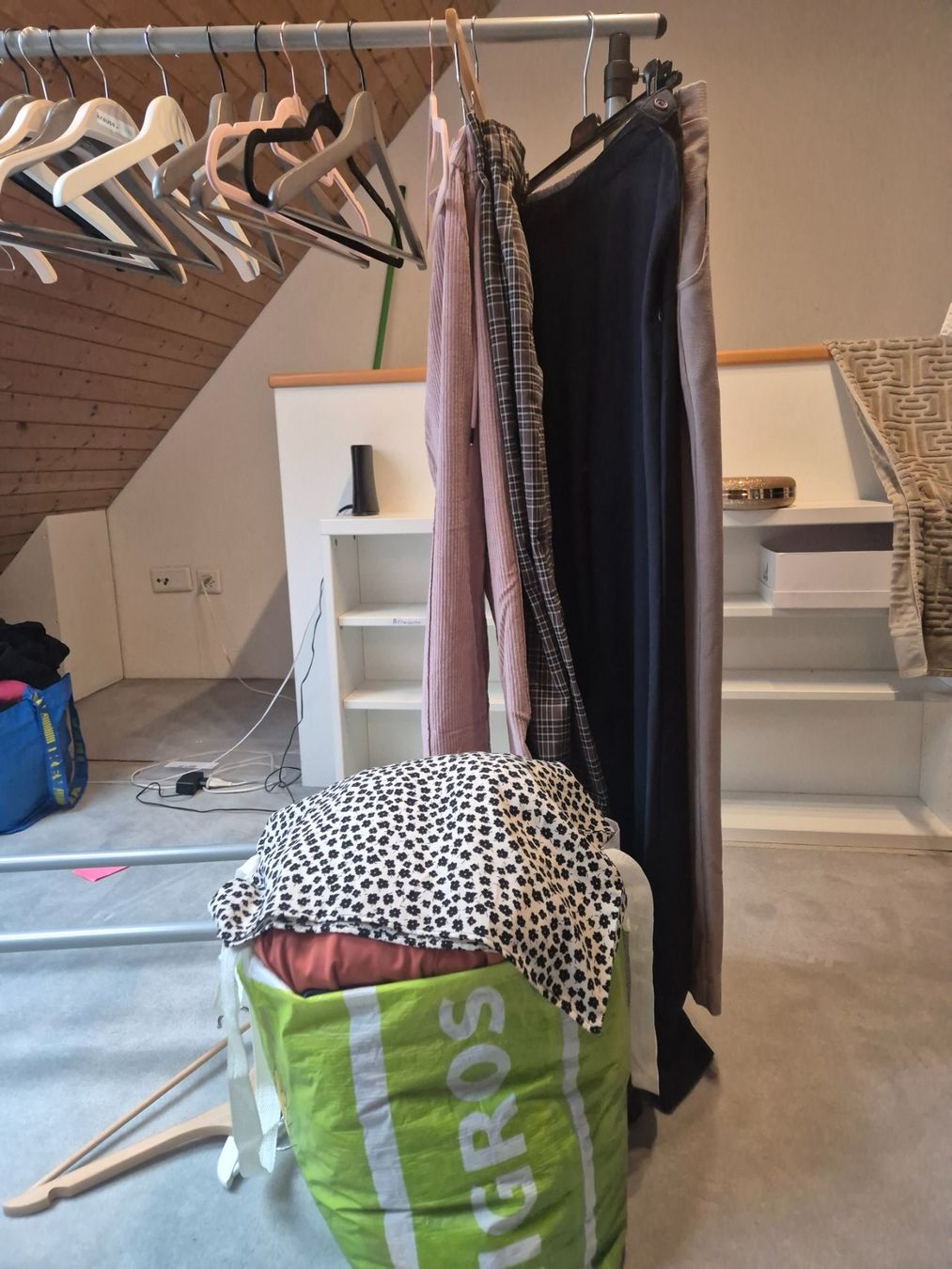 Lotti di vestiti: Schöne Kleider in Grösse M – Usato da Zürich venduto da Drago670 9