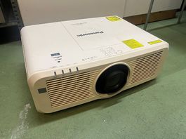 Beamer/Projektor - Panasonic PT-MZ670 - 6500 ANSI-Lumen