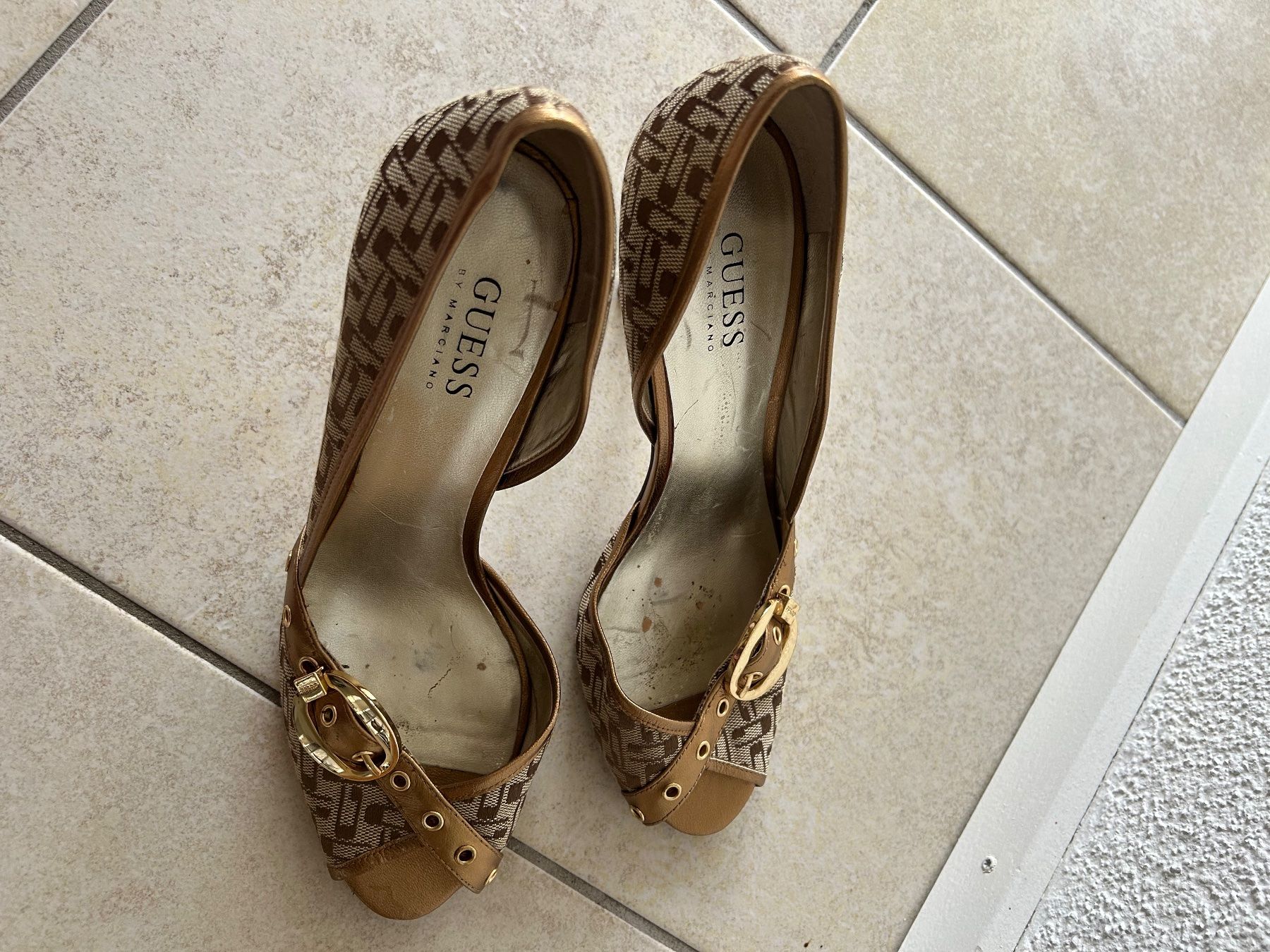 Guess Chaussures femmes: Escaprins GUESS – D'occasion à Cortaillod par lau_plf2 2