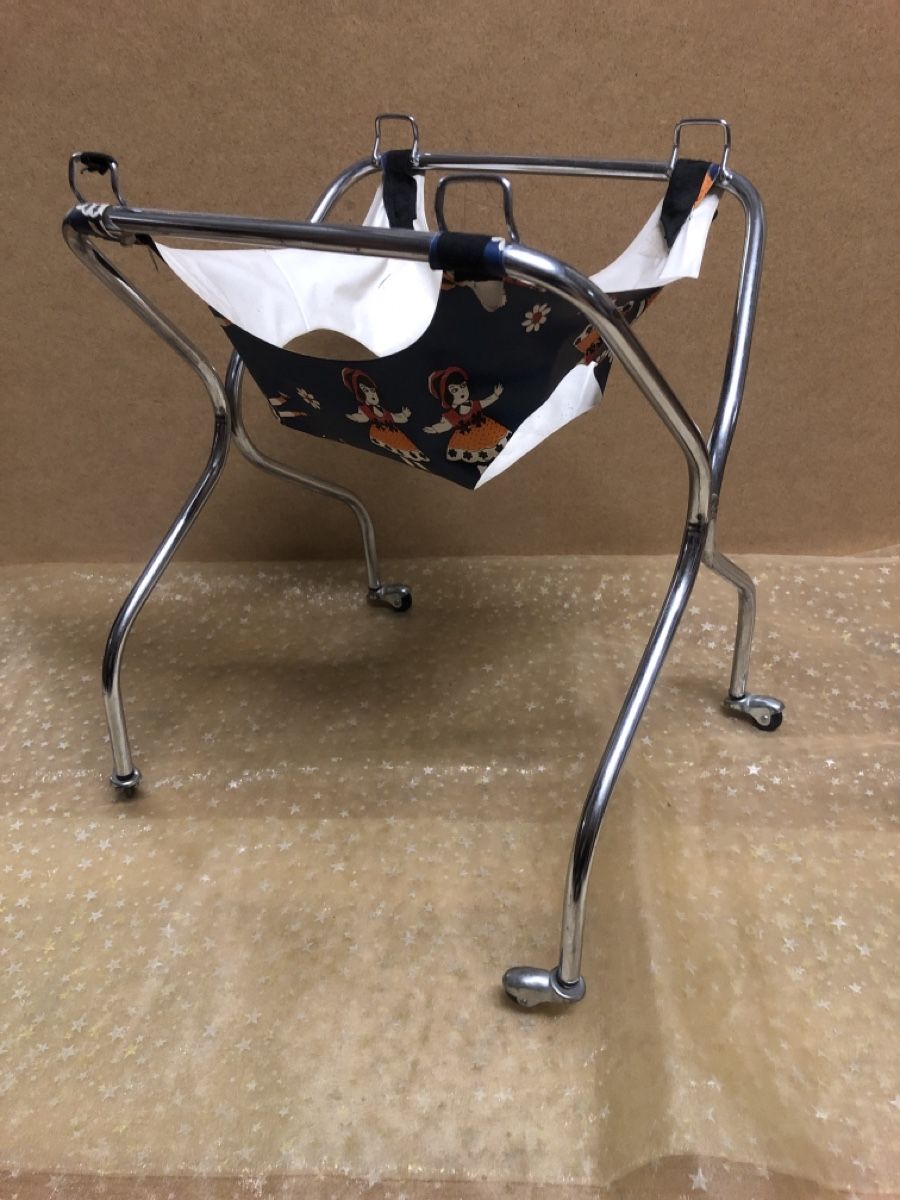 Giocattoli: Chaise haute vintage pour poupée – Usato da Vésenaz venduto da Marguerite51 2