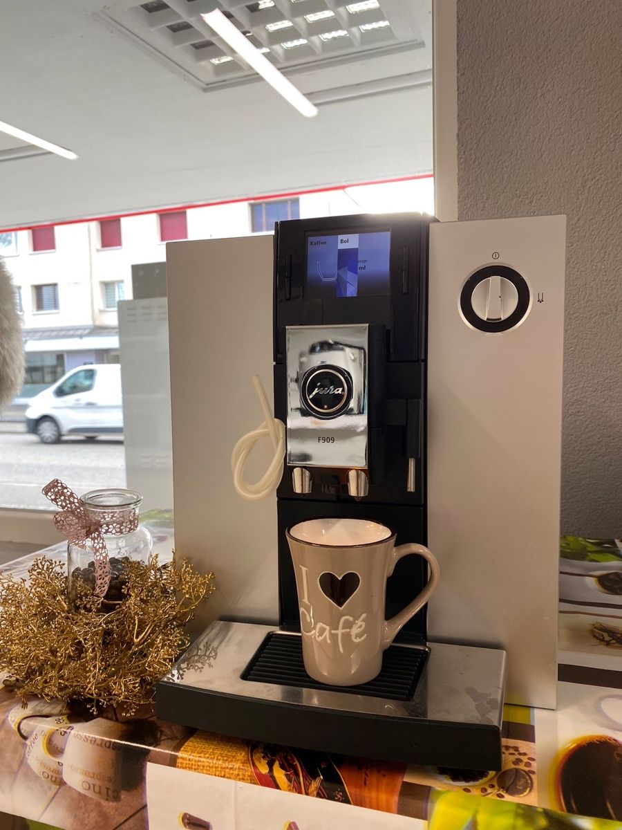 Jura Macchine per caffè & Macchine per espresso: JURA F909 – Usato da Gränichen venduto da Luma.KaffeeMaschinen