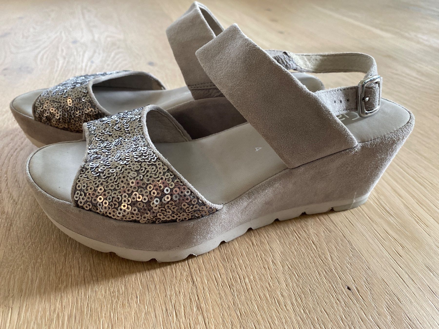 Scarpe da donna: Sandalette, Grösse 37 (4), Grau – Usato da Alchenstorf venduto da ann_ppl8