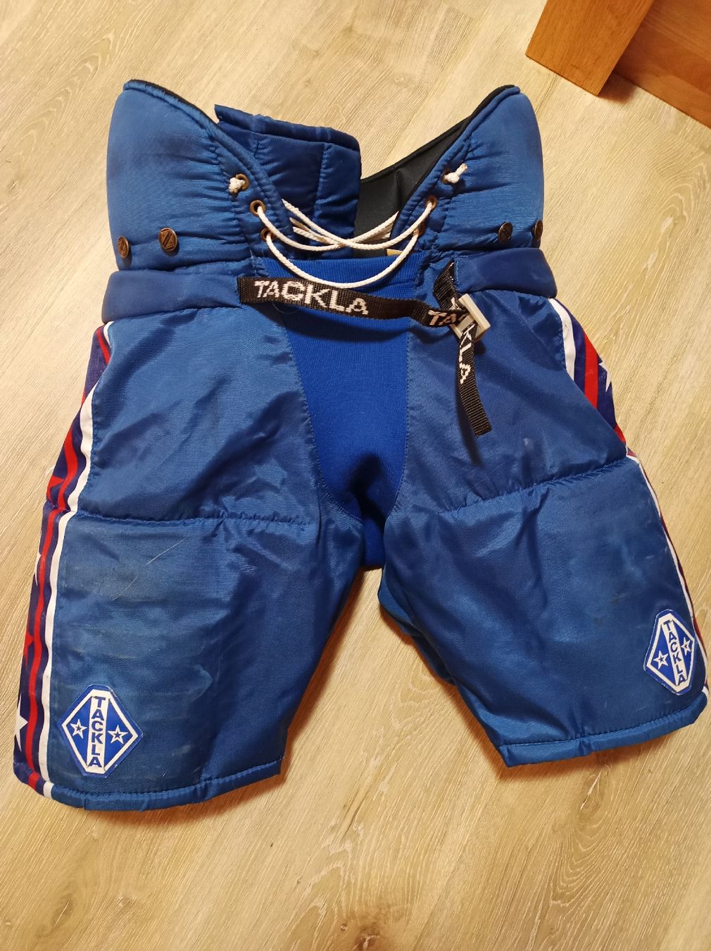 Pantaloni: Tackla Pro 2500 Hockeyhose – Usato da Günsberg venduto da Yogihimself