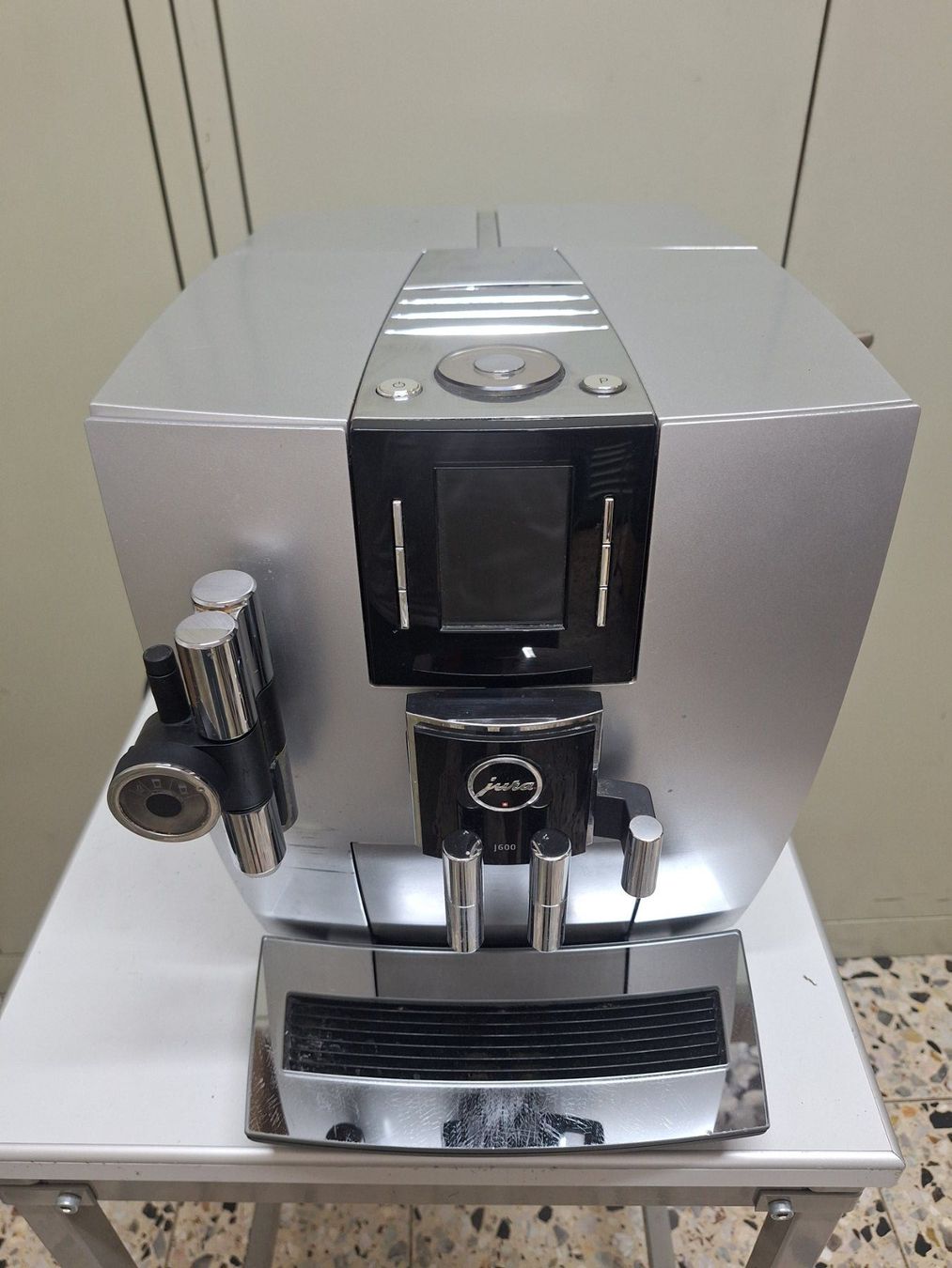 Jura Macchine per caffè & Macchine per espresso: Machine à café JURA J600 – Difettoso da Laconnex venduto da Patkek29