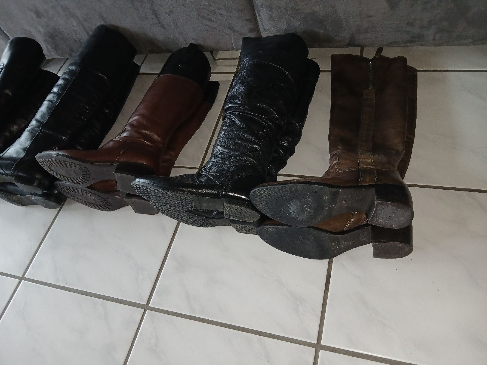Scarpe da donna: 6 Paar Stiefel Grösse 39 – Usato da Bäch SZ venduto da Retroandy 3