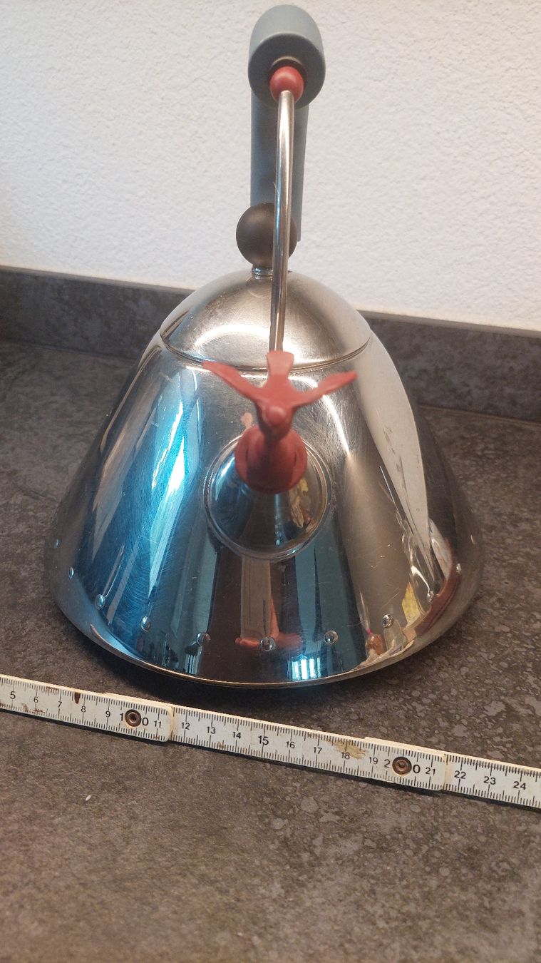 Alessi Bollitori: Alessi Wasserkessel  von Michael Graves.  – Usato da Bühl BE venduto da Sasha1 3