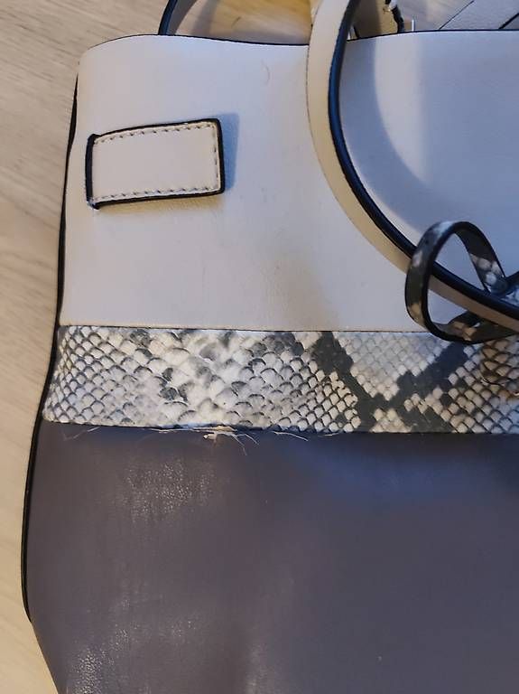 Borse da donna: 2 Guess Handtaschen – Usato da Rickenbach venduto da myriam. 2
