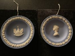 2 Wedgwood Dekorteller Durchm. 12 cm.