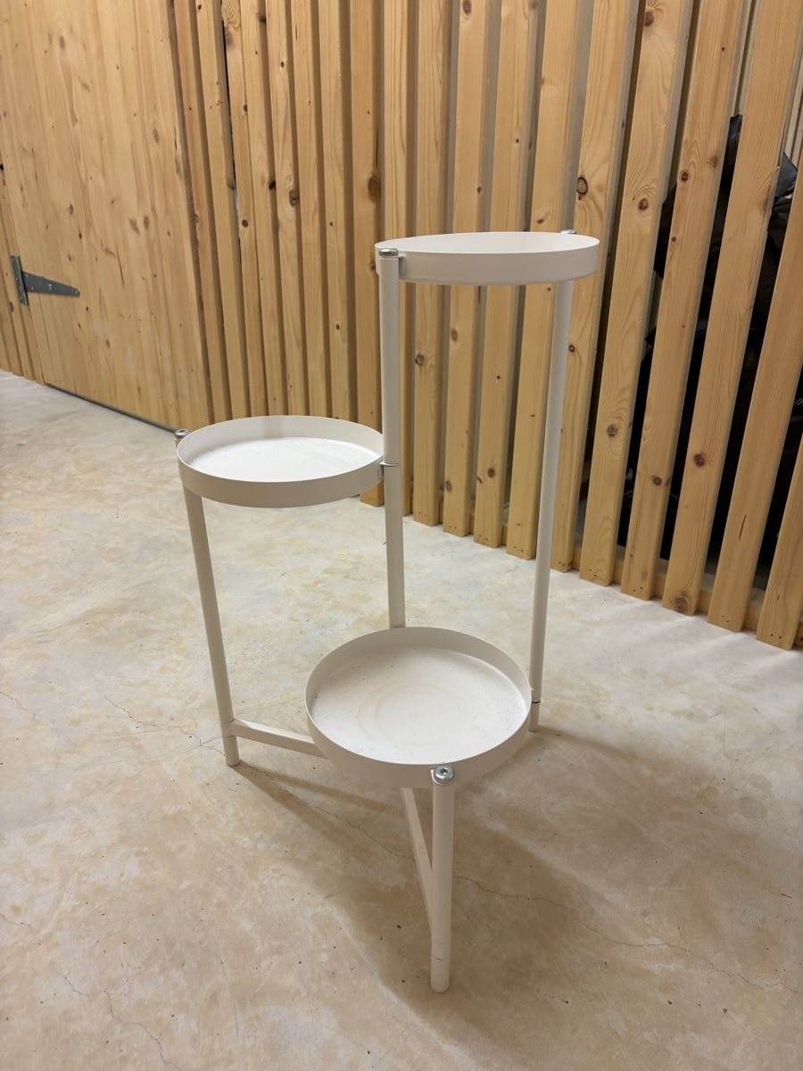 Ikea Toutes les décorations: Pflanzenständer  – D'occasion à Düdingen par Valeriie