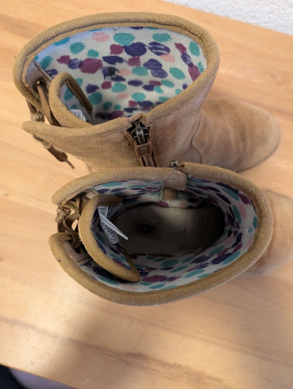 Ugg Scarpe per ragazze: Stiefel UGG Wildleder braun Grösse 29 – Usato da Albinen venduto da otiliav 2