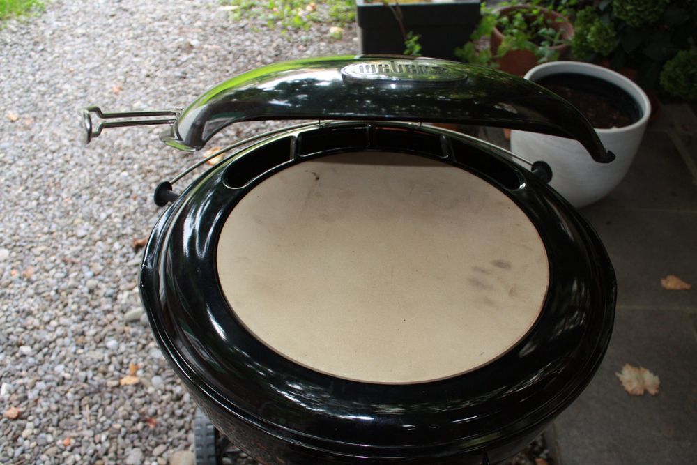 weber-pizza-kugelgrill-aufsatz-57cm-durchmesser-kaufen-auf-ricardo