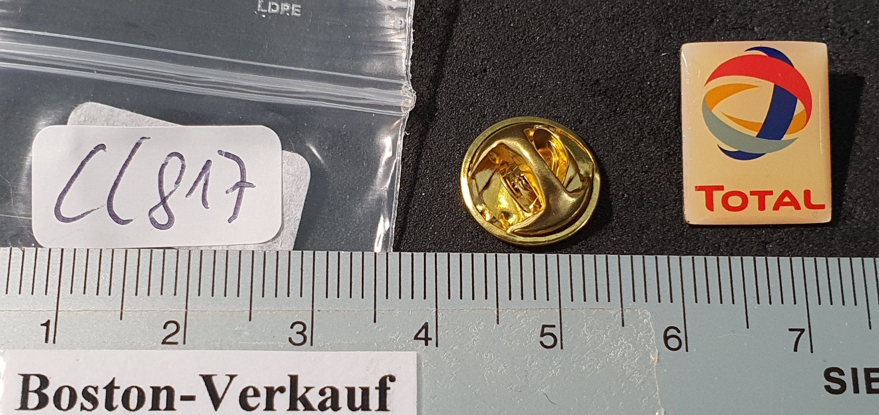 Plaketten & Abzeichen: CC817 - Pin TOTAL  Logo – Gebraucht aus Reinach BL von Boston-Verkauf 1